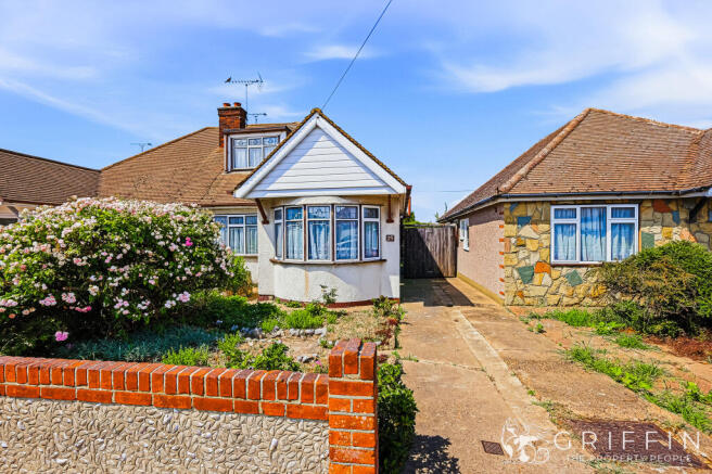 3 bed property, in Fairfield Avenue, £300,000