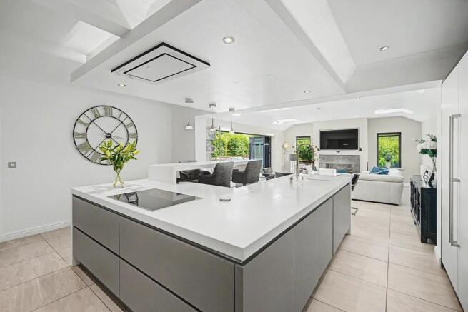 4 bed property, in Millbrook Court, £650,000