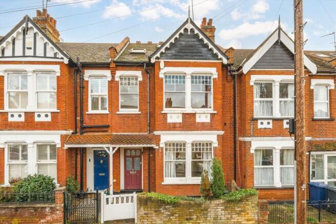 4 bed property, in Lawn Gardens, £799,999