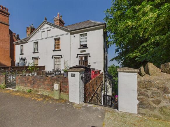 2 bed property, in Wells Road, £215,000