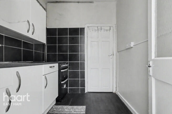 3 bed property, in Stevenage Road, £500,000