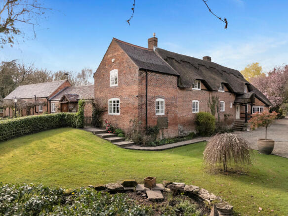5 bed property, in Orton-On-The-Hill, £2,100,000