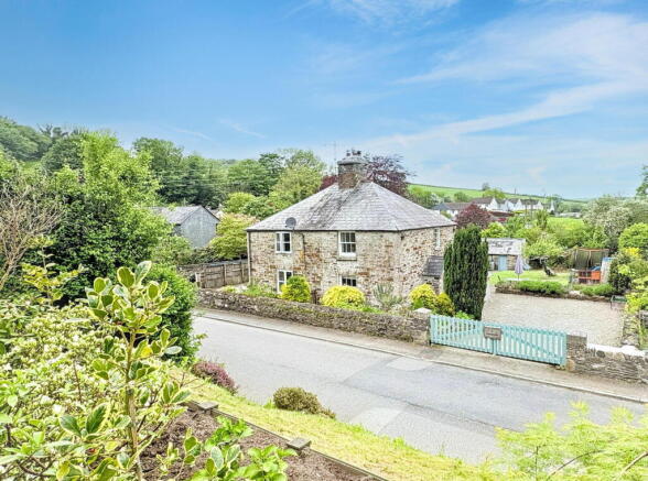 2 bed property, in 2 Sunnyside, £295,000