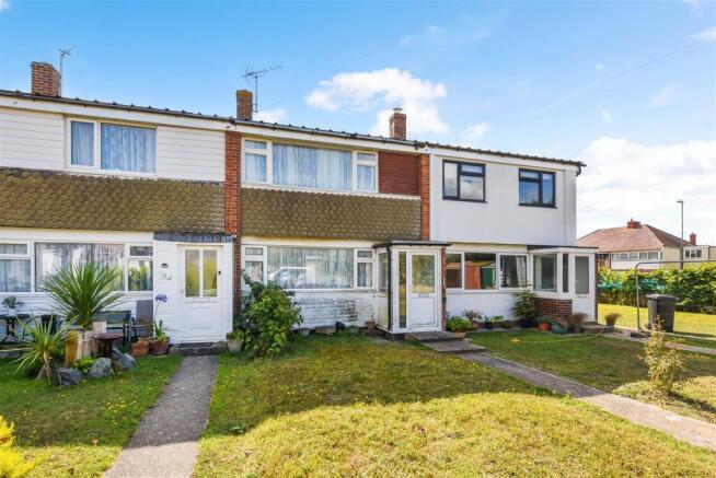 3 bed property, in Downview Close, £250,000
