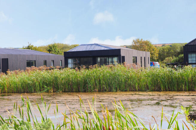 3 bed property, in Retallack Resort, £325,000
