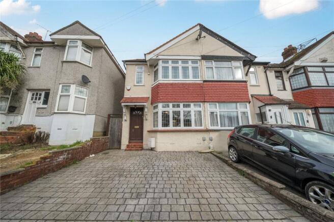 4 bed property, in Yorkland Avenue, £500,000