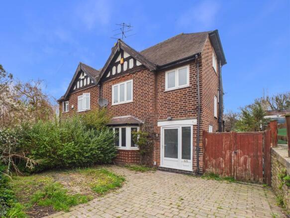 2 bed property, in Mapperley Rise, £240,000