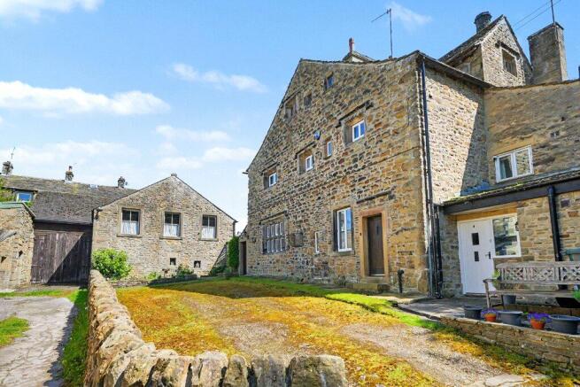 5 bed property, in Trappes Hall, £650,000