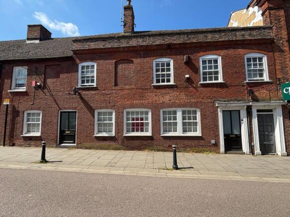 2 bed property, in High Street, £240,000