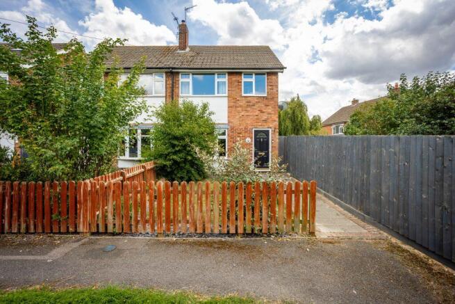 3 bed property, in Highgate Road, £249,999