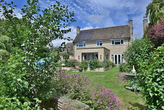 5 bed property, in The Wharfings, £800,000