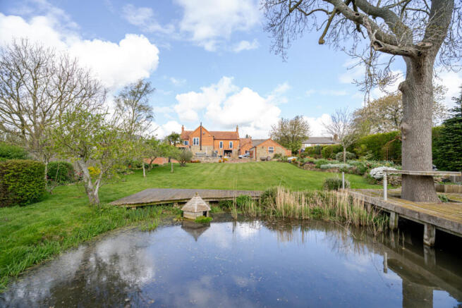 4 bed property, in Upper Weald, £1,800,000
