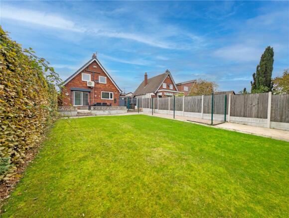 4 bed property, in Ruskin Avenue, £350,000