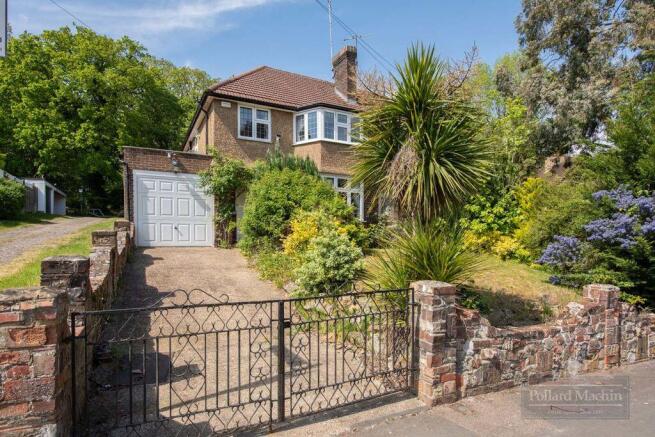 3 bed property, in Foxearth Road, £600,000