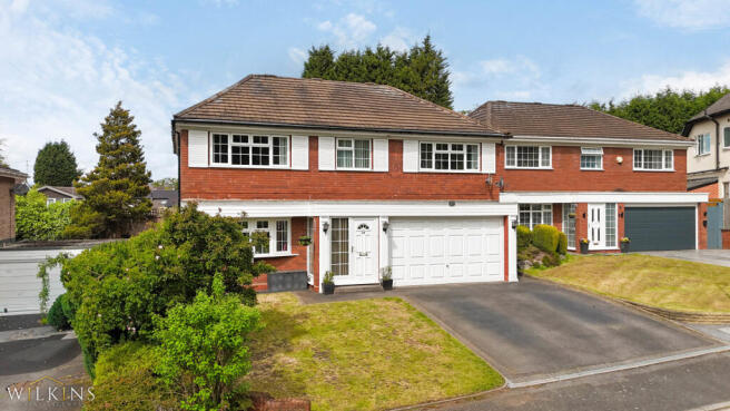 4 bed property, in Highcroft Drive, £775,000