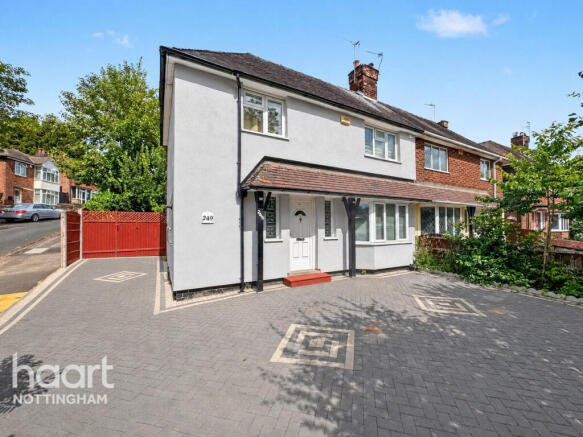 2 bed property, in Carlton Road, £270,000