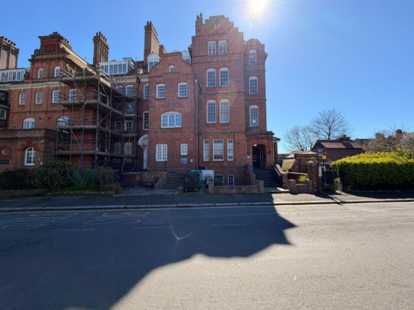 Studio, in Flat 5, £75,000