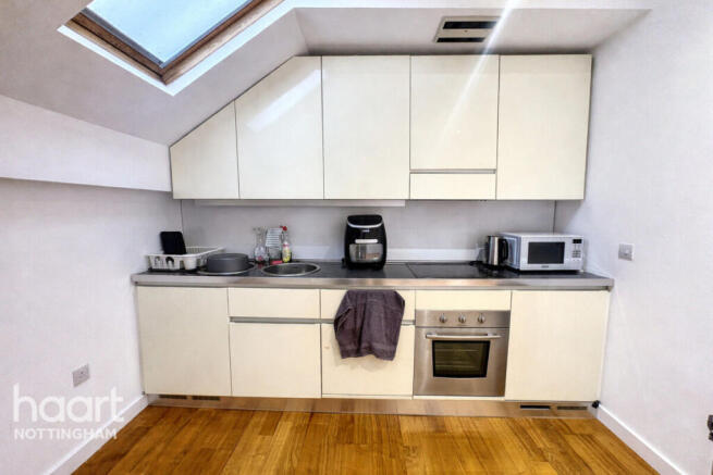 2 bed property, in Bridge Street, £125,000