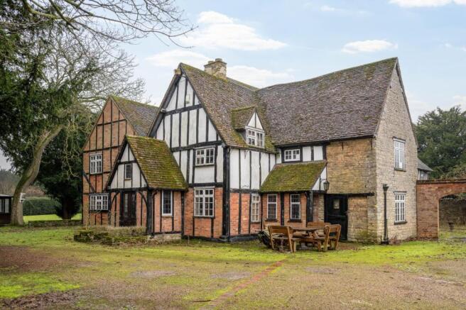 6 bed property, in Box End Road, £1,000,000