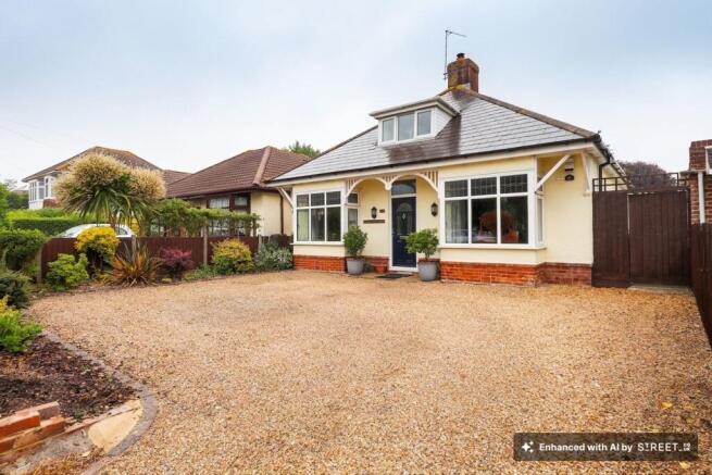 3 bed property, in Charminster Avenue, £465,000
