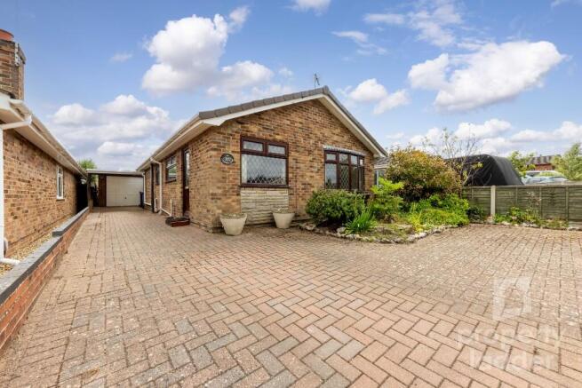 3 bed property, in Steepgreen Close, £260,000