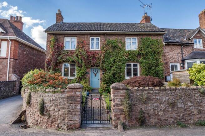 4 bed property, in High Street, £600,000