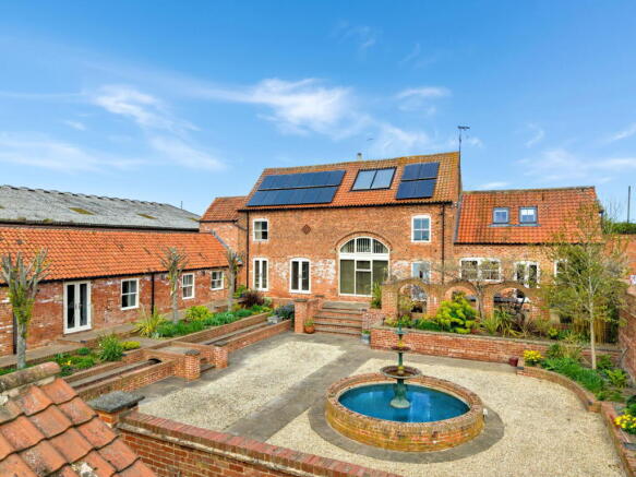 4 bed property, in The Furrows, £900,000