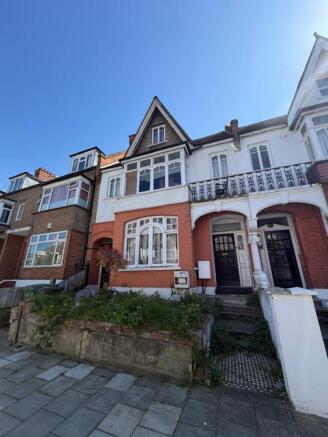 5 bed property, in 92 Broxholm Road, £550,000
