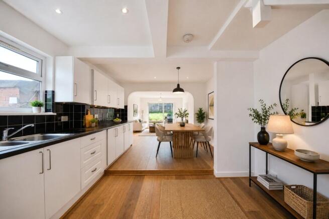 3 bed property, in Hampden Way, £625,000