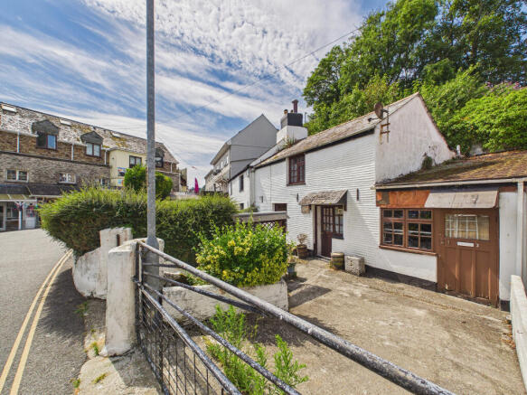 2 bed property, in Millpool Cottages, £175,000