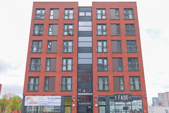 1 bed property, in Oldfield Road, £130,000
