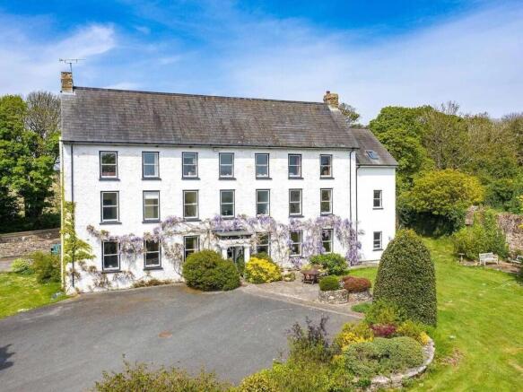 12 bed property, in Cuffern Manor Country House, £975,000