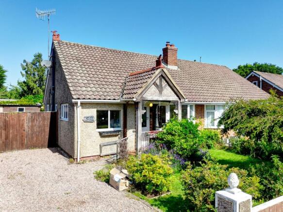 2 bed property, in Sandbanks Way, £290,000