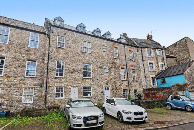2 bed property, in Longbridge, £127,500