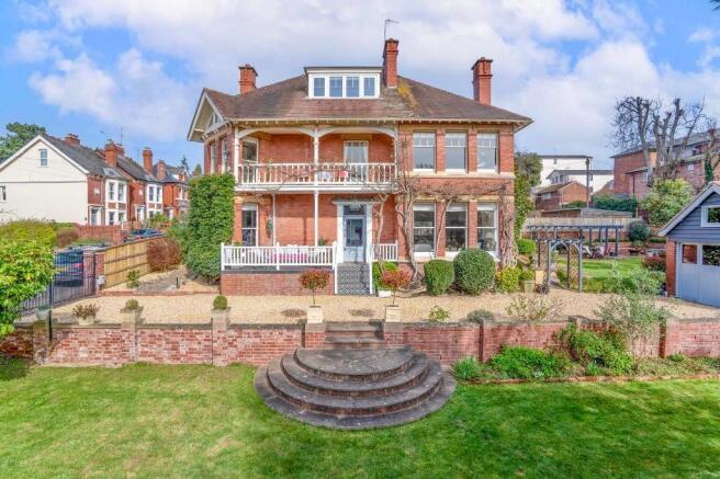 5 bed property, in Elm Road, £1,200,000