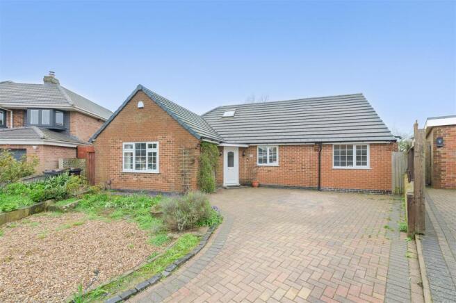 4 bed property, in Churchill Close, £425,000
