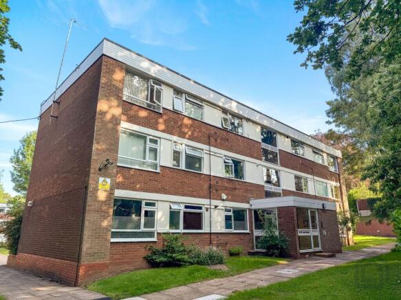 2 bed property, in Niall Close, £40,000