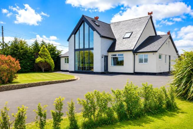 4 bed property, in Hilltop Lane, £995,000
