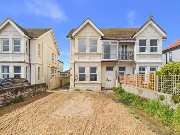 4 bed property, in Brighton Road, £500,000