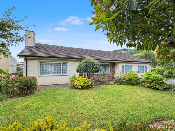 4 bed property, in Bronescombe Avenue, £535,000
