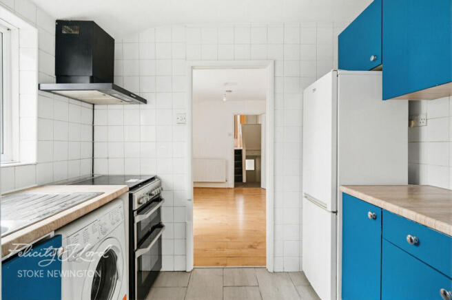 2 bed property, in Beaconsfield Road, £375,000