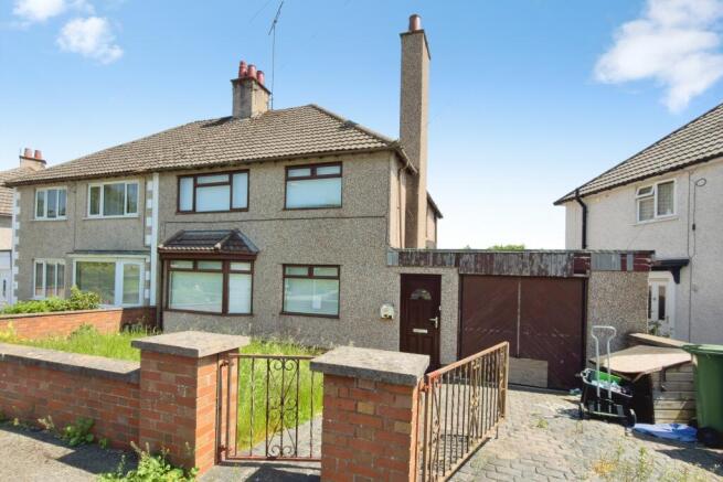 3 bed property, in 6 Bryn Garth, £137,000