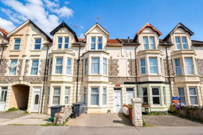 1 bed property, in Jubilee Road, £105,000