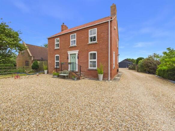 3 bed property, in Main Road, £560,000