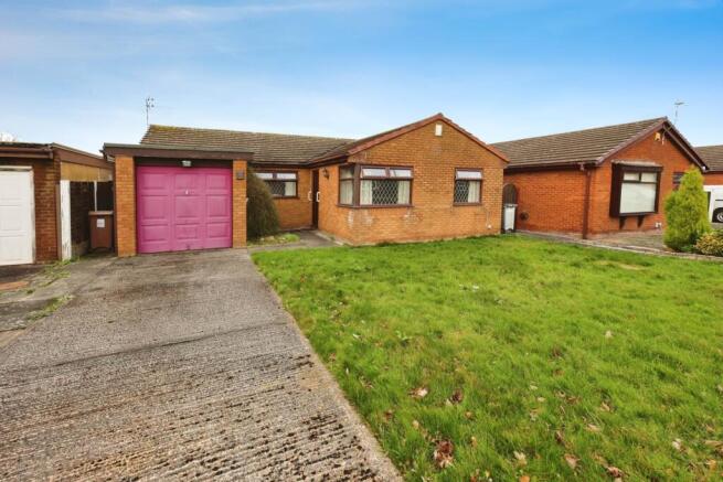 3 bed property, in Mere Park Road, £325,000