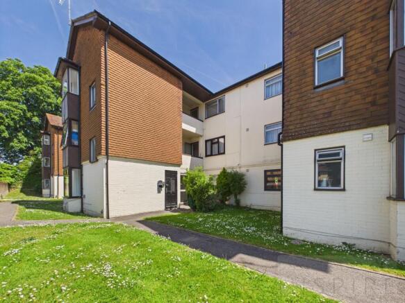 1 bed property, in Hollin Court, £140,000