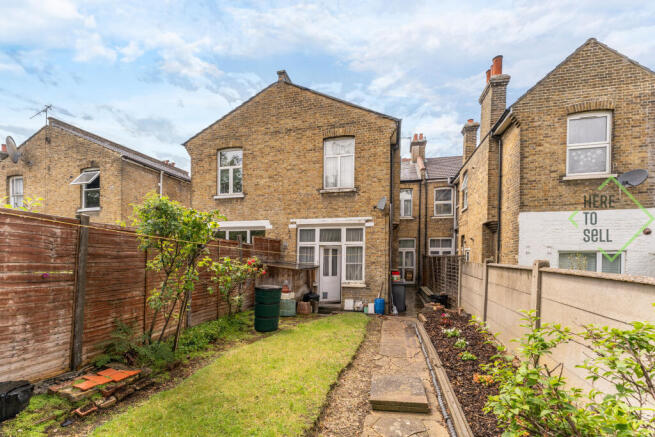 4 bed property, in Mount Pleasant Road, £650,000