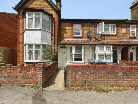 3 bed property, in Oakridge Road, £325,000