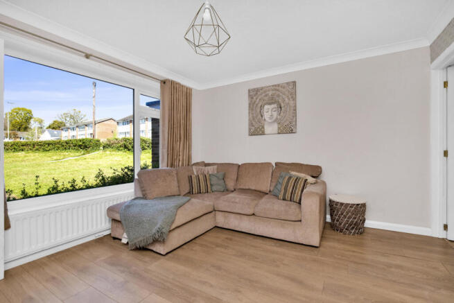 3 bed property, in Woodvale Gardens, £270,000