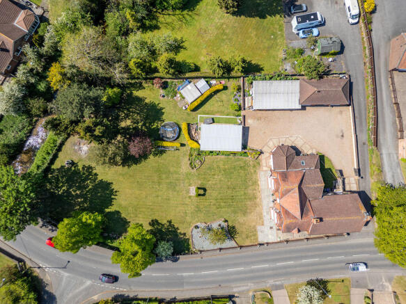 5 bed property, in 5 Messingham Road, £700,000
